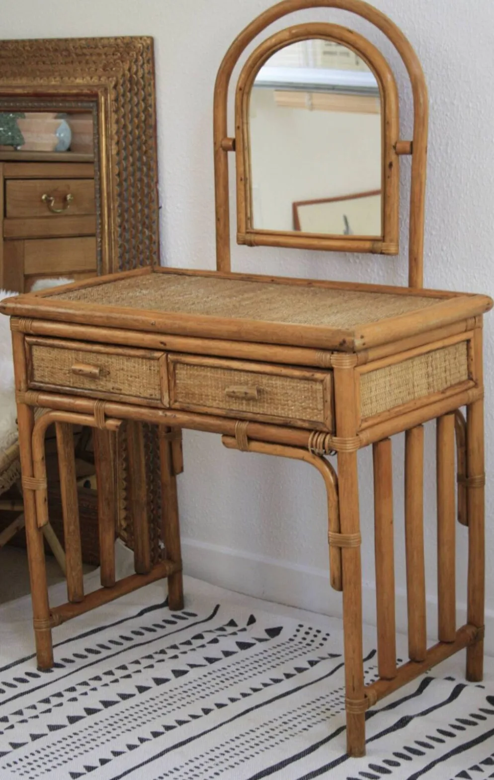 Coiffeuse ou bureau en rotin