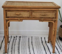 Coiffeuse ou bureau en rotin
