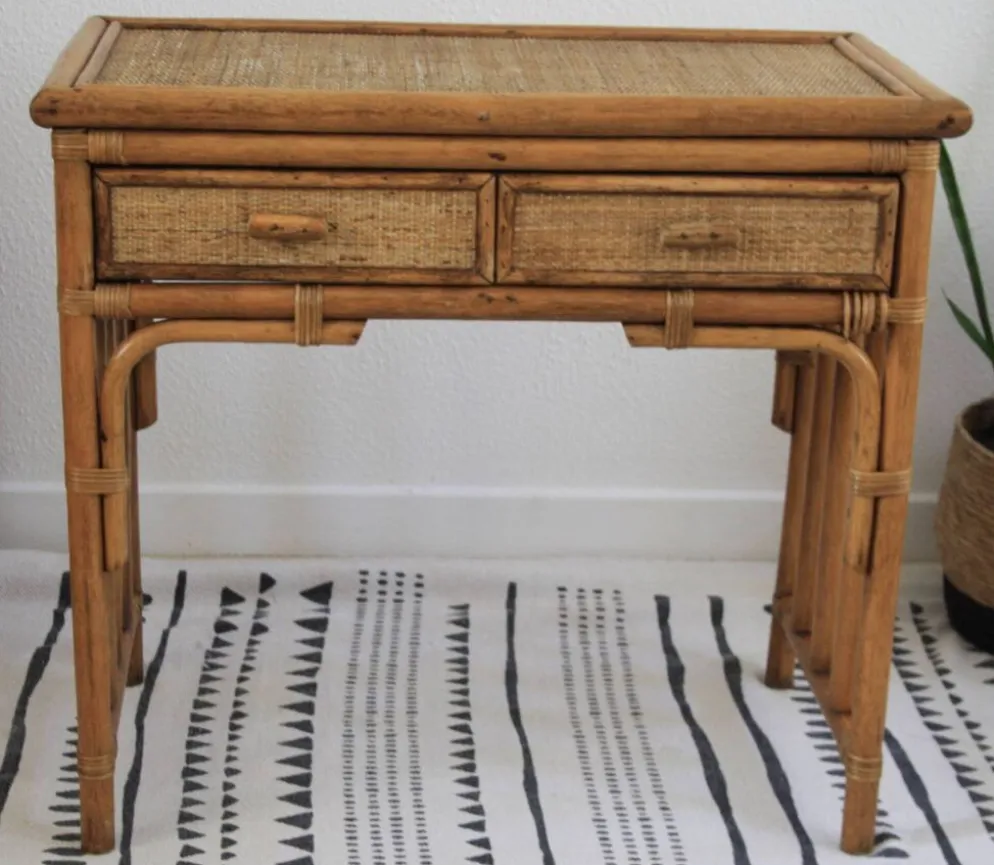 Coiffeuse ou bureau en rotin