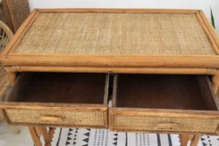 Coiffeuse ou bureau en rotin