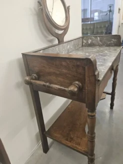 Coiffeuse 1900 ou meuble de toilette