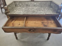 Coiffeuse 1900 ou meuble de toilette