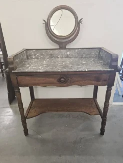 Coiffeuse 1900 ou meuble de toilette