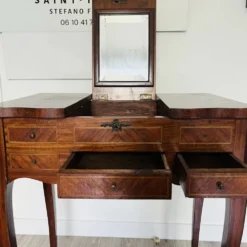coiffeuse (ou table d'accouchée / poudreuse) de style Louis XV.