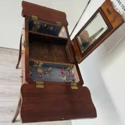coiffeuse (ou table d'accouchée / poudreuse) de style Louis XV.