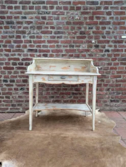 Coiffeuse patinée