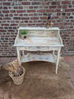 Coiffeuse patinée