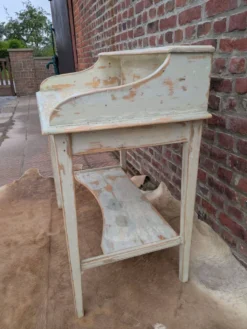 Coiffeuse patinée