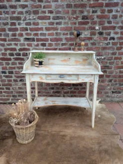 Coiffeuse patinée