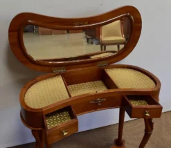 Coiffeuse rognon et sa chauffeuse en merisier – 1950
