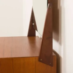 Coiffeuse scandinave des années 60 avec miroir réglable.