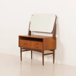 Coiffeuse scandinave des années 60 avec miroir réglable.