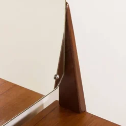 Coiffeuse scandinave des années 60 avec miroir réglable.