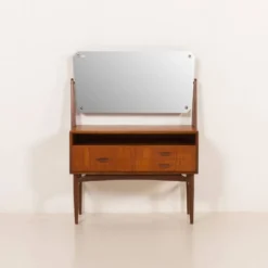 Coiffeuse scandinave des années 60 avec miroir réglable.