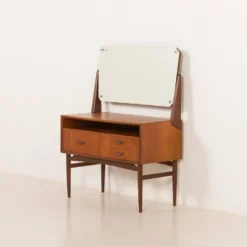 Coiffeuse scandinave des années 60 avec miroir réglable.