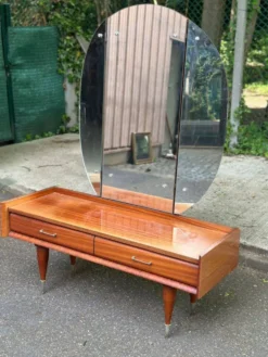 Coiffeuse scandinave en bois des années 50 avec miroir triptyque