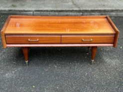 Coiffeuse scandinave en bois des années 50 avec miroir triptyque