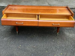 Coiffeuse scandinave en bois des années 50 avec miroir triptyque
