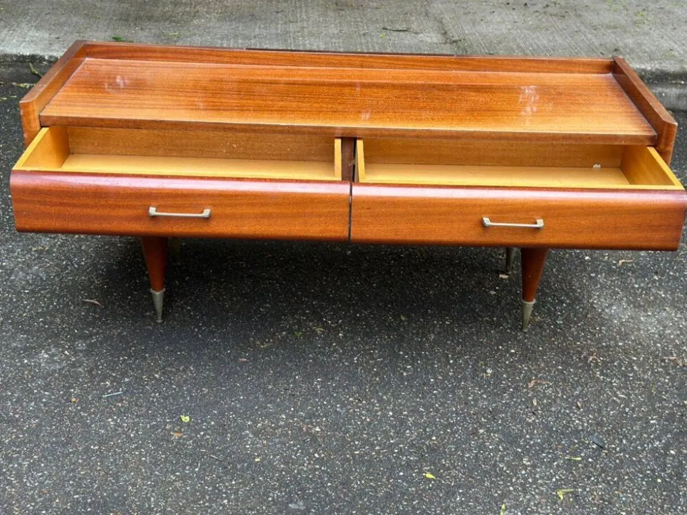 Coiffeuse scandinave en bois des années 50 avec miroir triptyque