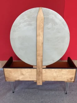 Coiffeuse scandinave en teck avec un grand miroir rond