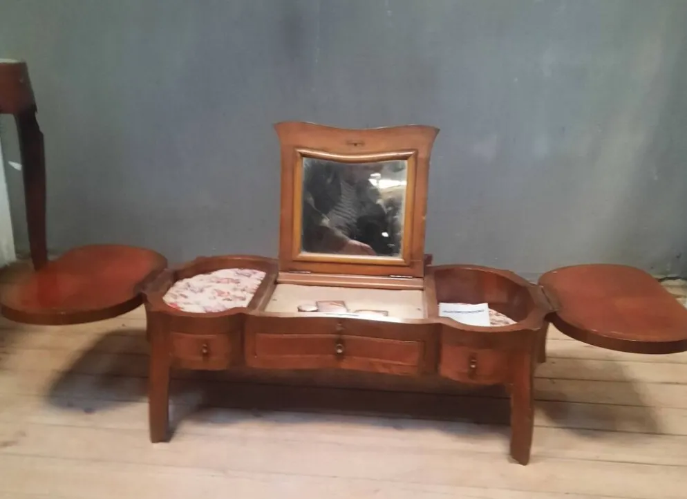 Coiffeuse style Louis XV formant table d accouchée