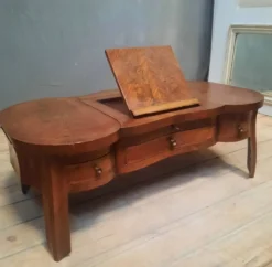 Coiffeuse style Louis XV formant table d accouchée