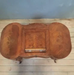 Coiffeuse style Louis XV formant table d accouchée