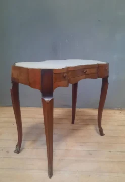 Coiffeuse style Louis XV formant table d accouchée