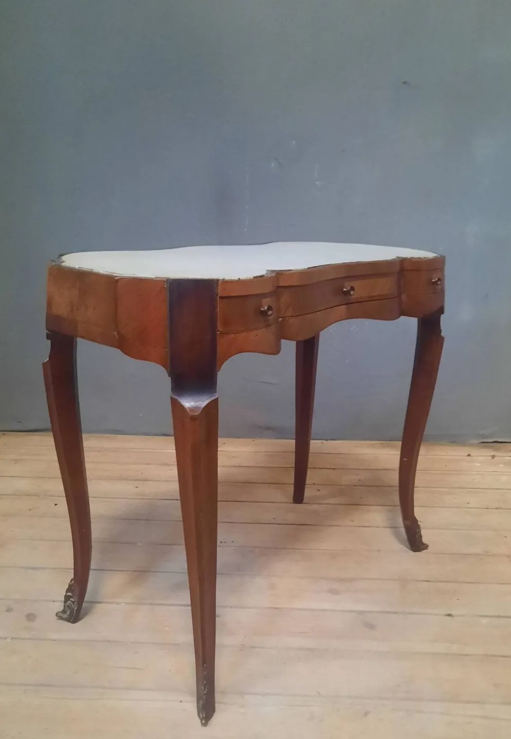 Coiffeuse style Louis XV formant table d accouchée