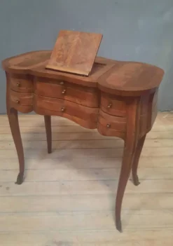 Coiffeuse style Louis XV formant table d accouchée
