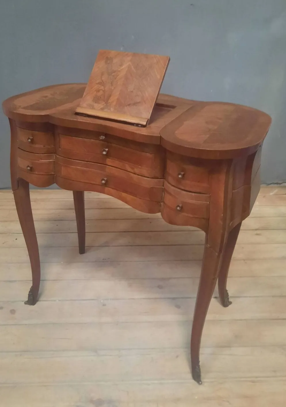 Coiffeuse style Louis XV formant table d accouchée