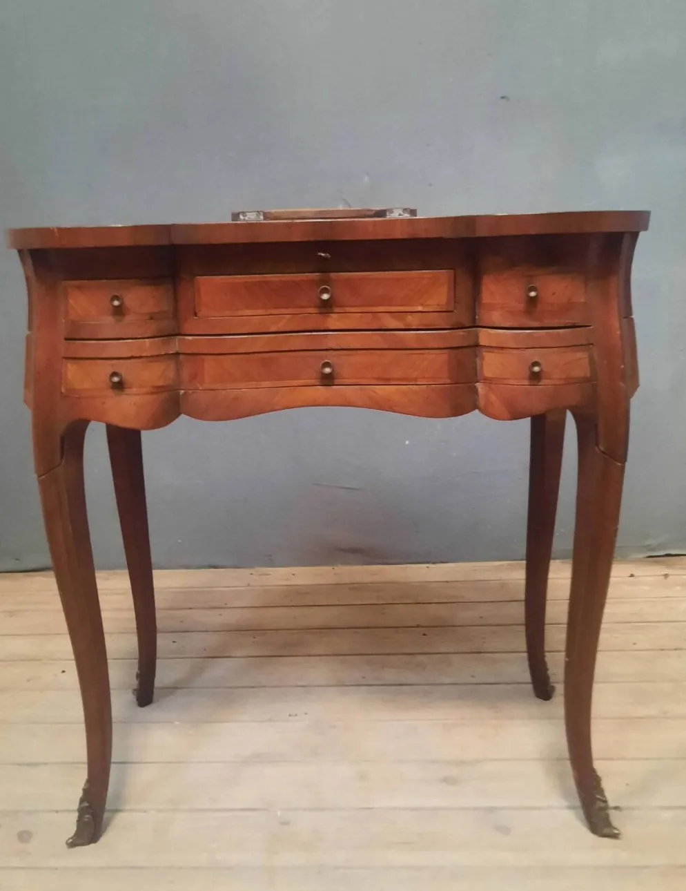 Coiffeuse style Louis XV formant table d accouchée