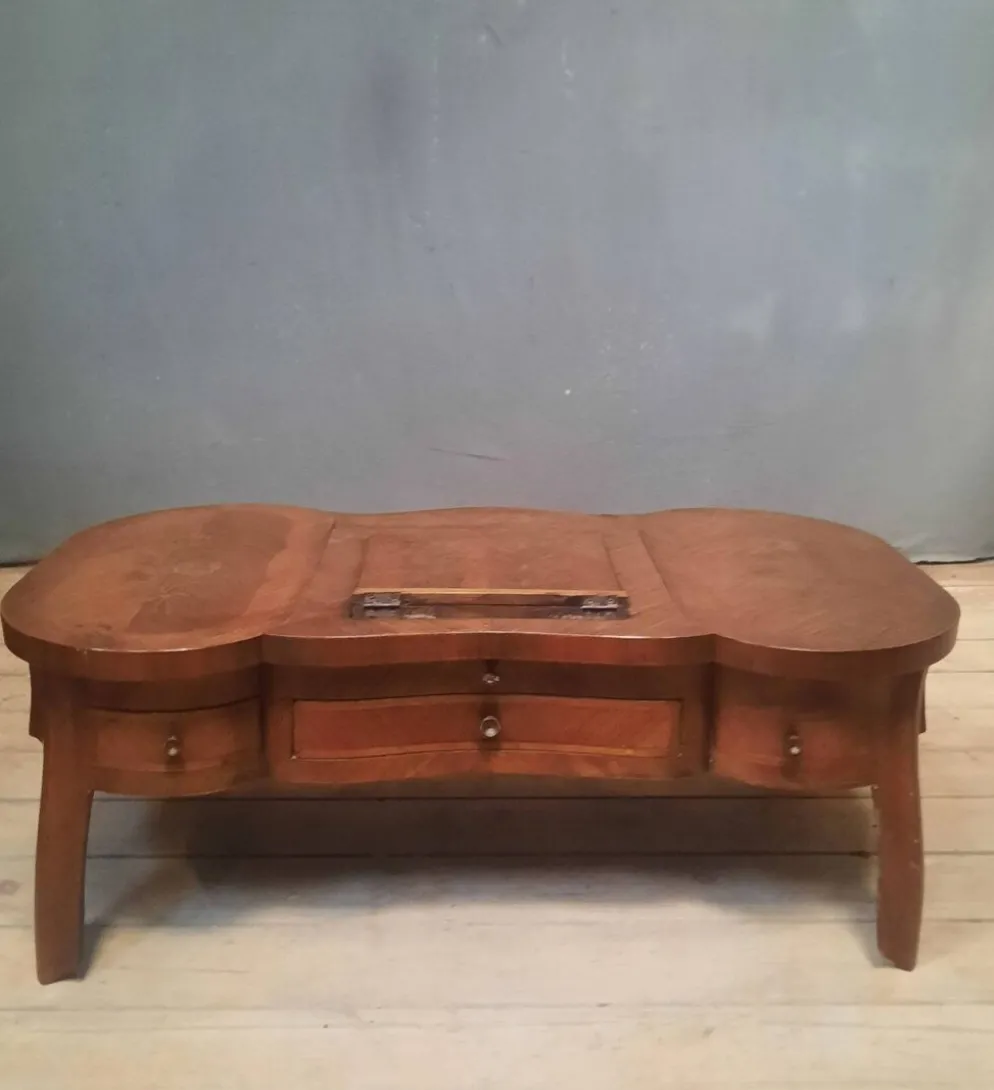 Coiffeuse style Louis XV formant table d accouchée