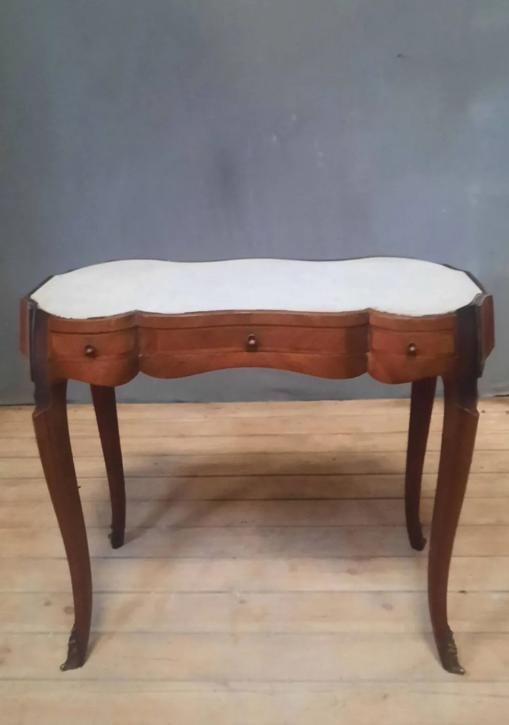Coiffeuse style Louis XV formant table d accouchée
