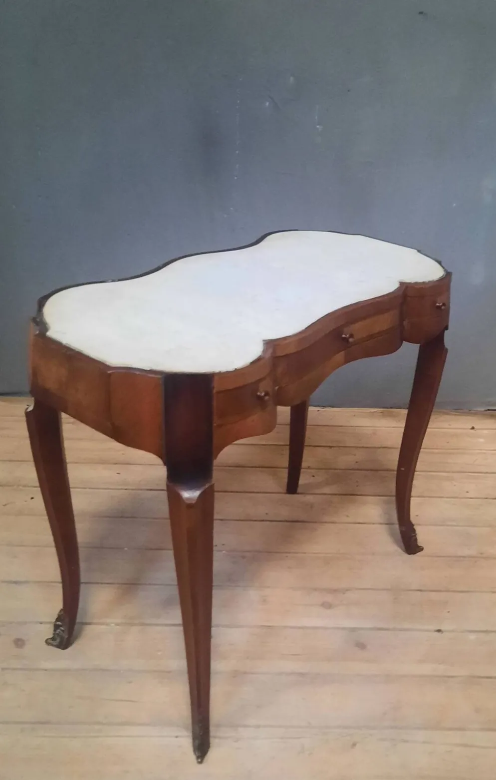 Coiffeuse style Louis XV formant table d accouchée