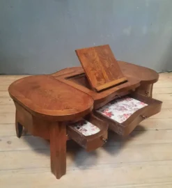 Coiffeuse style Louis XV formant table d accouchée