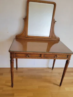Coiffeuse style Louis XVI