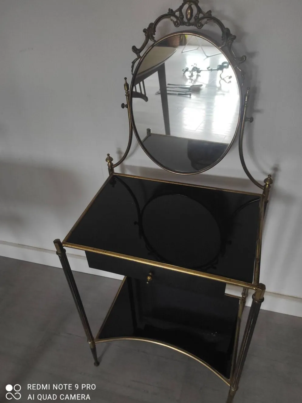 Coiffeuse style Louis XVI laiton et verre trempé