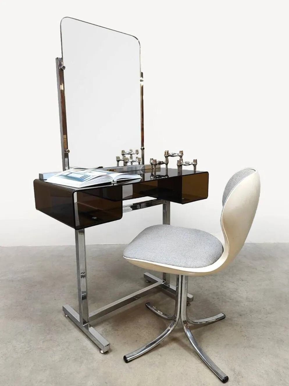 Coiffeuses vintage, tables de toilette « style Space Age »
