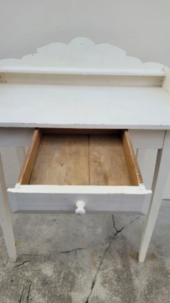 Coiffeuse table de toilette ancienne en bois, un tiroir