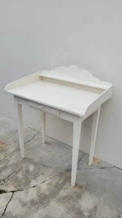 Coiffeuse table de toilette ancienne en bois, un tiroir