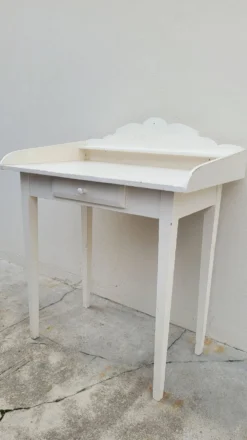 Coiffeuse table de toilette ancienne en bois, un tiroir