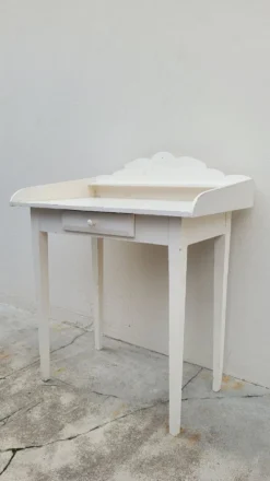 Coiffeuse table de toilette ancienne en bois, un tiroir