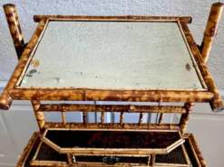 Coiffeuse victorienne 3 tiroirs en bambou tigré, rotin et chinoiserie, Angleterre années 1880