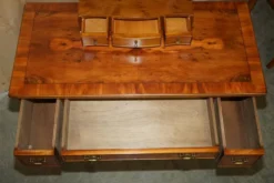 Coiffeuse vintage anglaise en noyer burr avec miroir et chaise