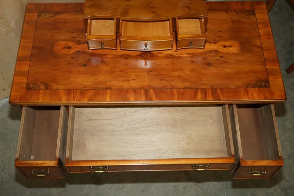 Coiffeuse vintage anglaise en noyer burr avec miroir et chaise