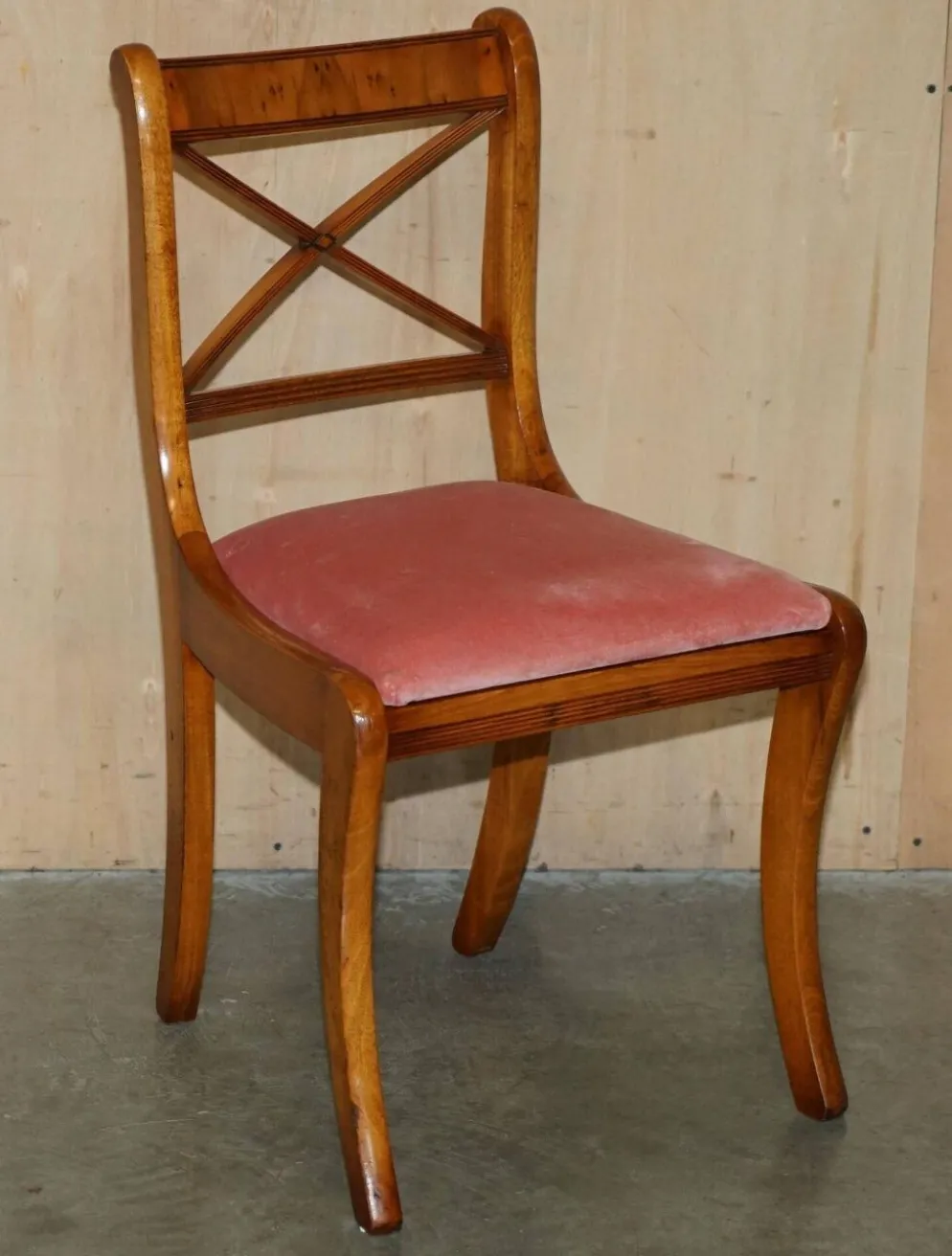 Coiffeuse vintage anglaise en noyer burr avec miroir et chaise
