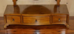 Coiffeuse vintage anglaise en noyer burr avec miroir et chaise