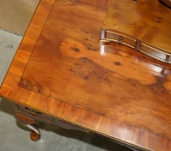 Coiffeuse vintage anglaise en noyer burr avec miroir et chaise