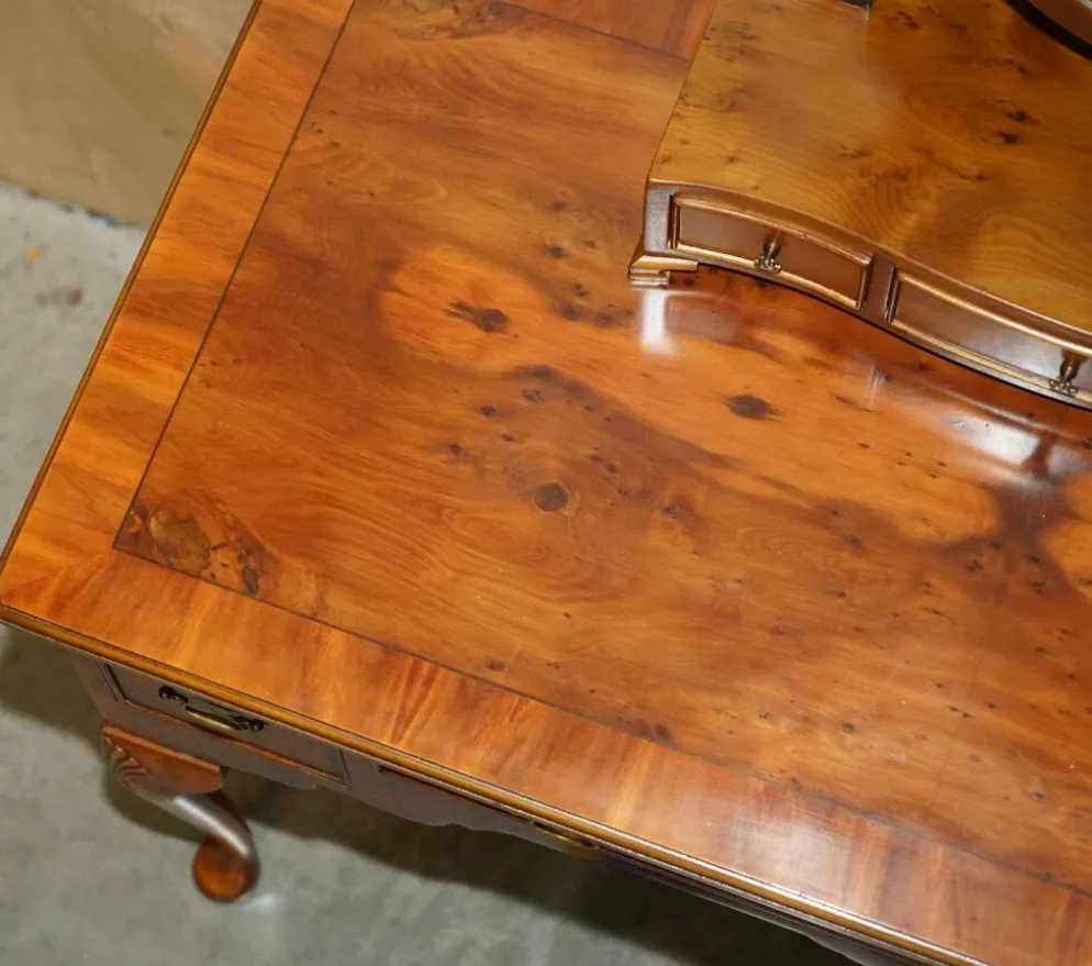 Coiffeuse vintage anglaise en noyer burr avec miroir et chaise